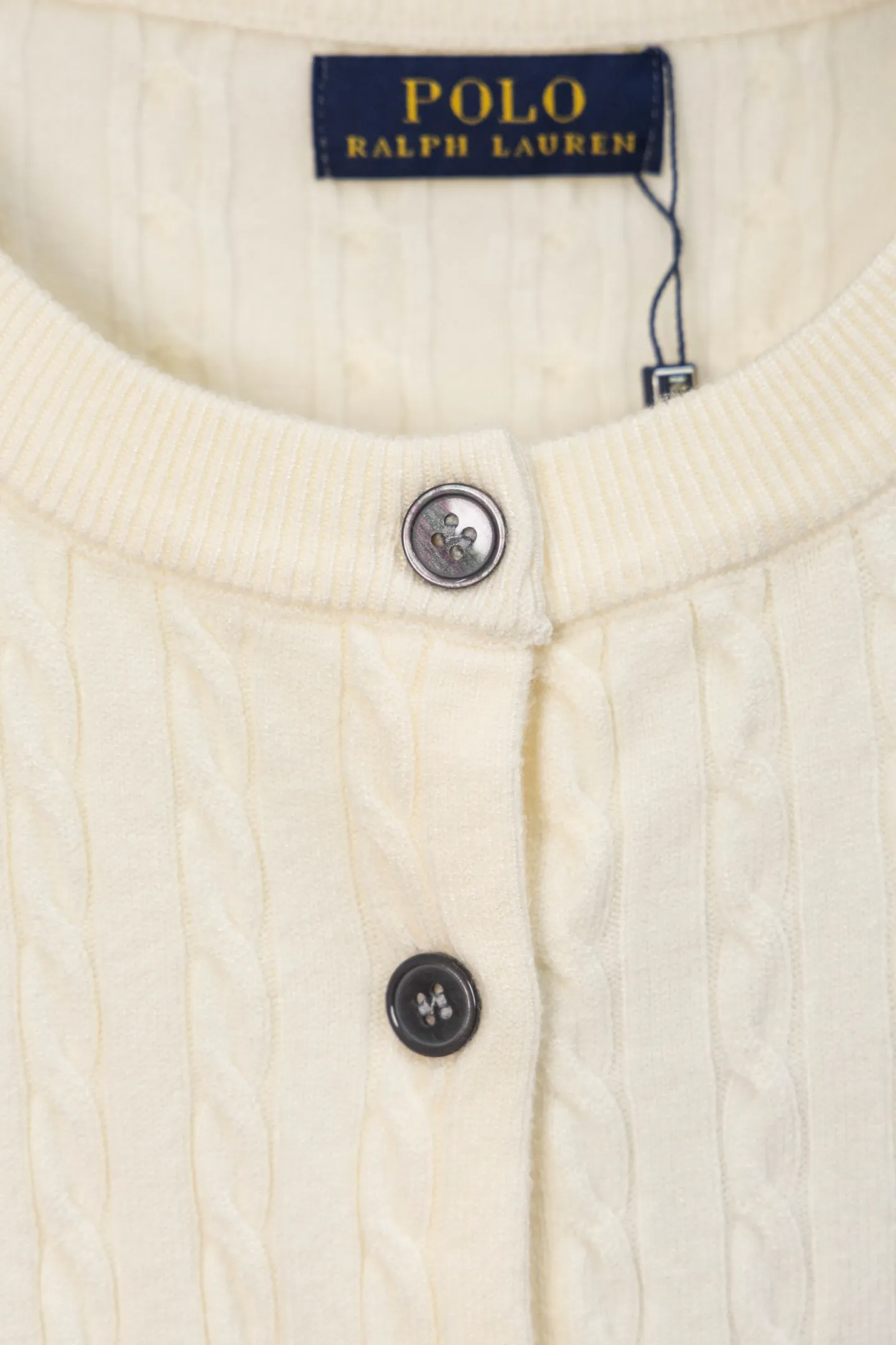 P170 Ralph Lauren Classic Round Neck Solid Color Pony Embroidered Logo Knitted Cardigan Long Sleeve Ralph Lauren Classic Basic Versatile Twist Knitted Cardigan Long Sleeve Main supply platform live broadcast Wholesale entity Replenish when out of stock Not removed from the shelves Quality 1:1 patterning Complete three standards Correct version of pony logo Imported quality cotton yarn Focus on high-end Cost-effective Good quality Needless to say Zhao Lusi's same style is really amazing, so sweet I'm so beautiful. This cardigan is really good-looking. It's simple and easy to wear. It's a must-have for goddess ootd. Good-looking clothes are never picky. A must-have in the wardrobe of goddesses. Size: S-XL. Color: black, apricot, gray, navy, red, white.
